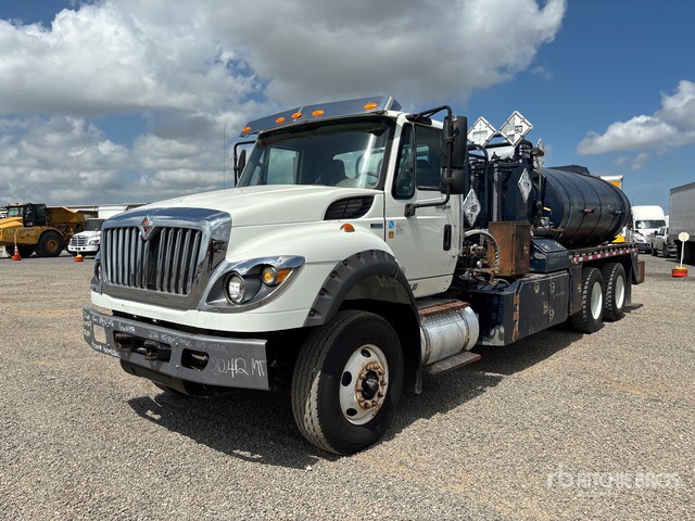 2014 International Workstar 7600 6x4 Hot Oil Truck