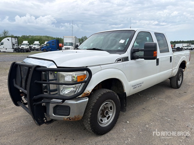 2013 Ford F-250 XLT 4x4 Crew Cab Pickup