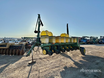 John Deere P7000 8 Row Planter