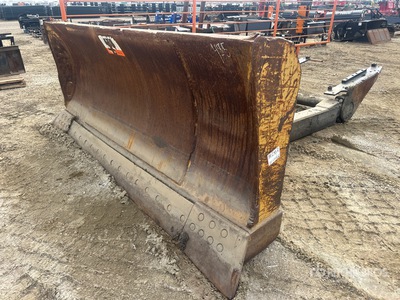 Cat 120 in Dozer Blade