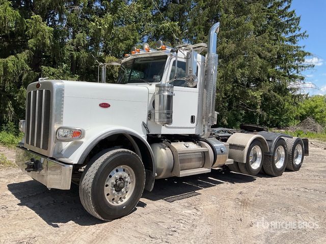 2019 Peterbilt 389 8x4 Heavy Haul Tri/A Day Cab Truck Tractor