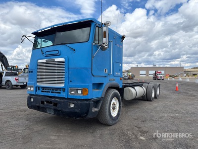 1995 Freightliner FL50 6x4 Sleeper を見 Cab and Chassis