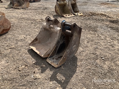 Quantity of (2) Strickland Digging 565mm, 260mm Baggerlöffel