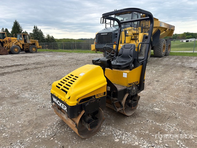 2000 Wacker Neuson RD11 Double Drum Roller