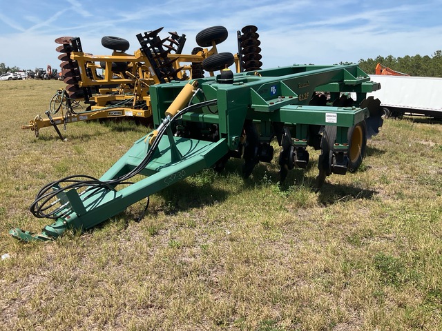 2023 Savannah 612F 144 in Draw Bar Offset Vertical Disc Harrow 2023 Savannah 612F 144 in Draw Bar Offset Vertical Disc Harrow