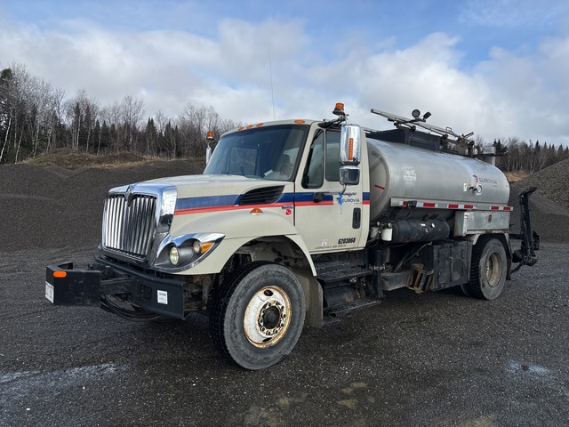 Etnyre Black Topper Cent. II 2000 gal on 2008 International WorkStar 7300 SA615 4x2 Asphalt Distributor Truck