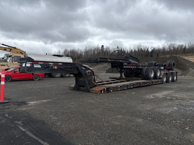 Trail King Tri/A Removable Gooseneck Lowboy Trailer w/ T/A Jeep S/A Booster Axle Trail King Tri/A Removable Gooseneck Lowboy Trailer w/ T/A Jeep S/A Booster Axle