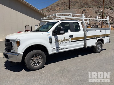 2019 Ford F-350 XL 4x4 Extended Cab Utility Truck