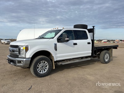 2019 Ford F-350 XLT 4x4 Crew Cab Flatbed Truck
