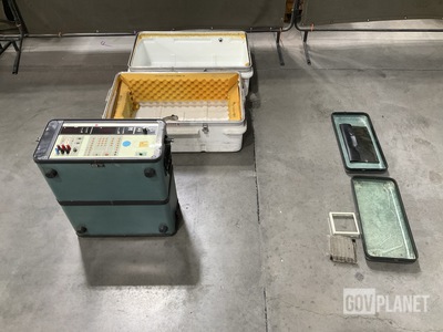 Fluke 5102A Calibrator w/Case