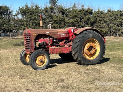 1954 Massey-Harris 55 2WD Wide Front Tractor histórico