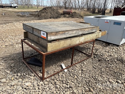 Quantity of (2) Wooden Truck Bed Toolbox Varios, tienda, almacen, consumidor