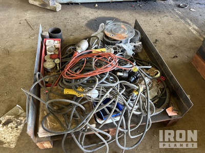 Quantity of Electrical Cords, Tools & Parts ورش و مخازن متنوعة
