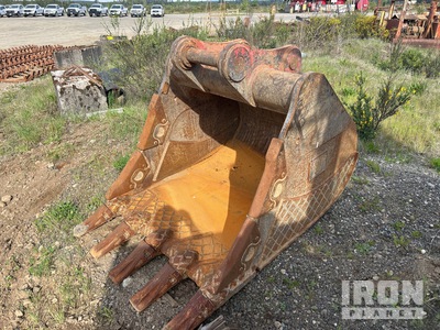 52 in Digging Excavator Bucket