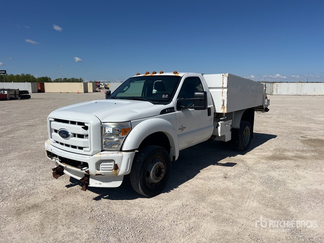 2014 Ford F-550 XL 4x4 Spreader Truck