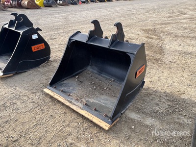 Envoy EX80S44 44 in Q/C Cleanup Excavator Bucket - Fits 8 ton Excavator