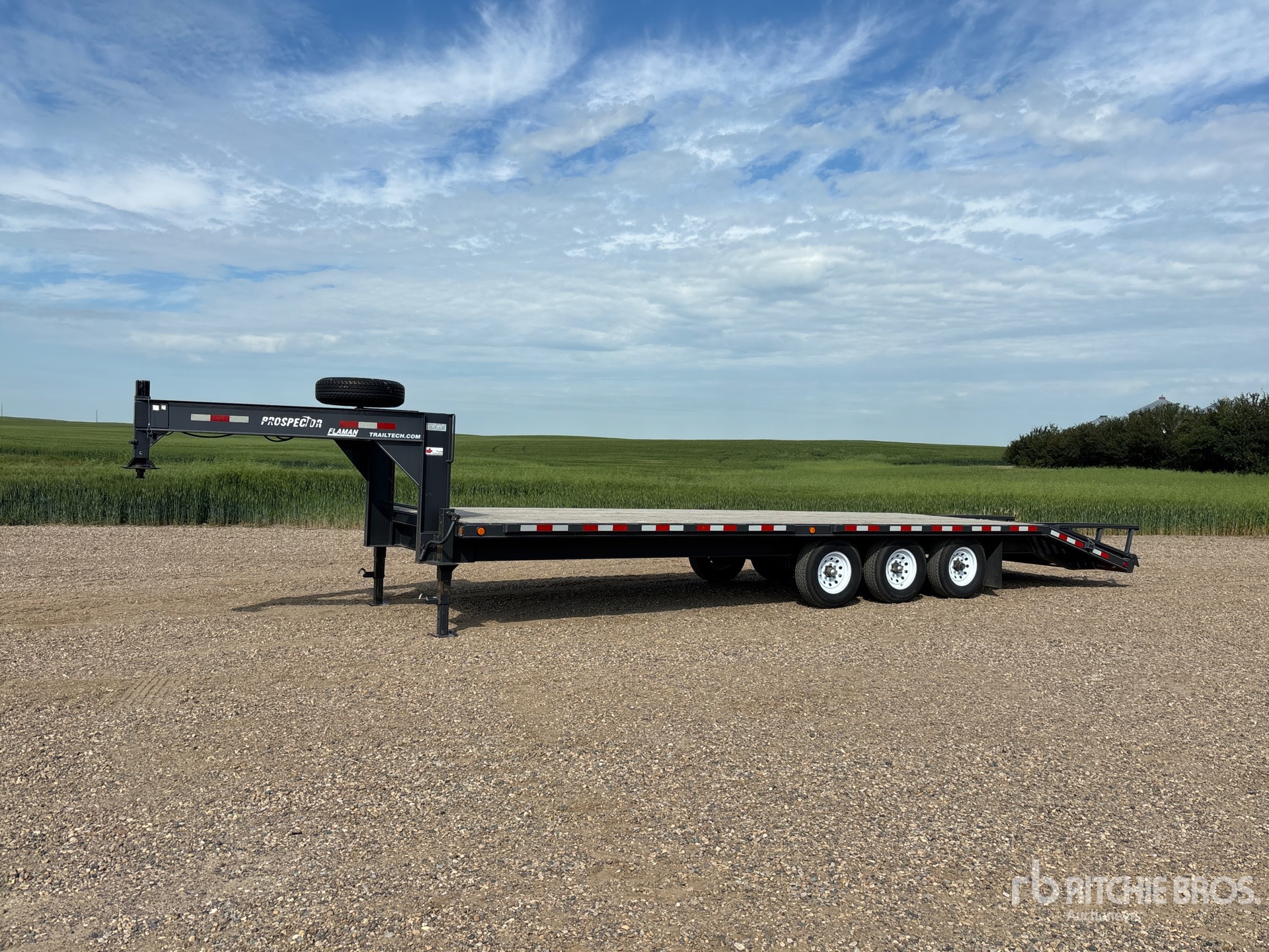 2011 Trailtech 30 ft Tri/A Gooseneck Flatbed Trailer