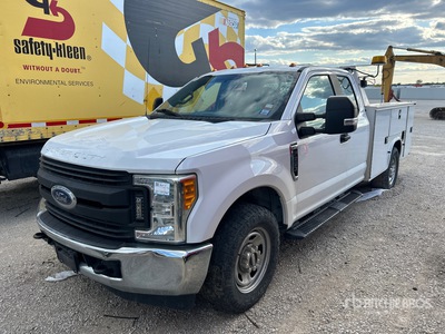 2017 Ford F-350 XL 4x2 Extended Cab Utility Truck (Inoperable)