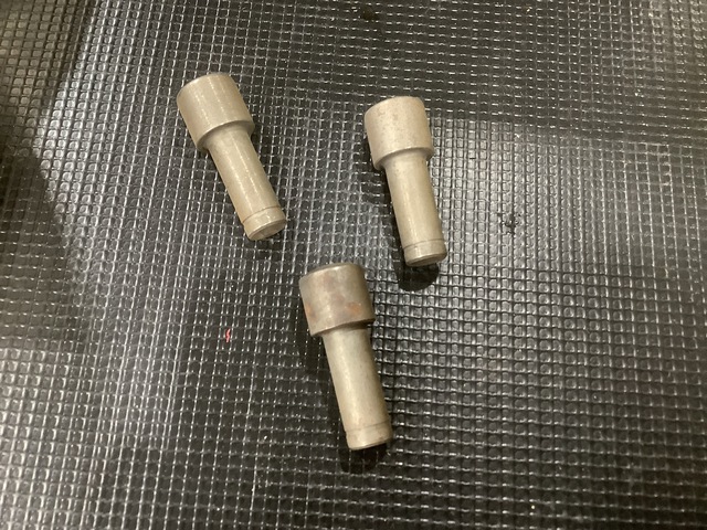 (88) Daimler 4062650547 Groove Headed Pins