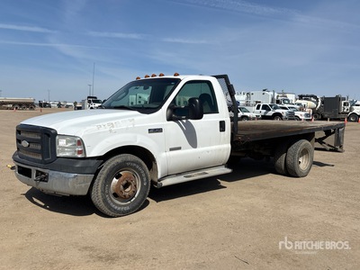 2006 Ford F-350 XL 4x2 Flatbed Truck