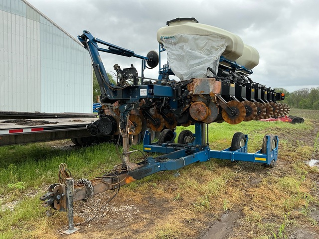 Kinze 3500 Split 16 Row No-Till Planter (Inoperable) Kinze 3500 Split 16 Row No-Till Planter (Inoperable)
