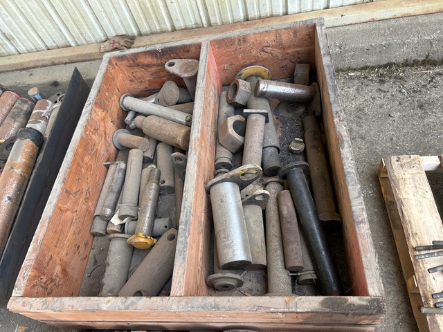 Quantity of Excavator Pins