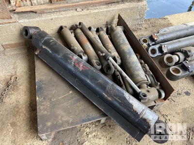 Quantity of Komatsu Forwarder Cylinders