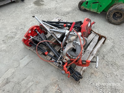 Rigid 300 Pipe Threader & (2) Pipe Vises