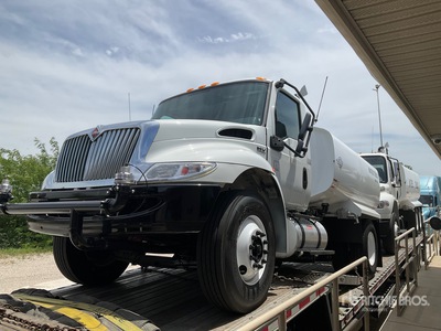 2021 International MV607 2000 gal شاحنة مياه