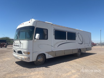 2003 Thor Hurricane Motor Home