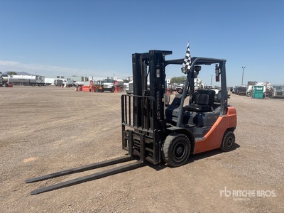 2015 Toyota 8FGU25 3400 lb Pneumatic Tire Forklift