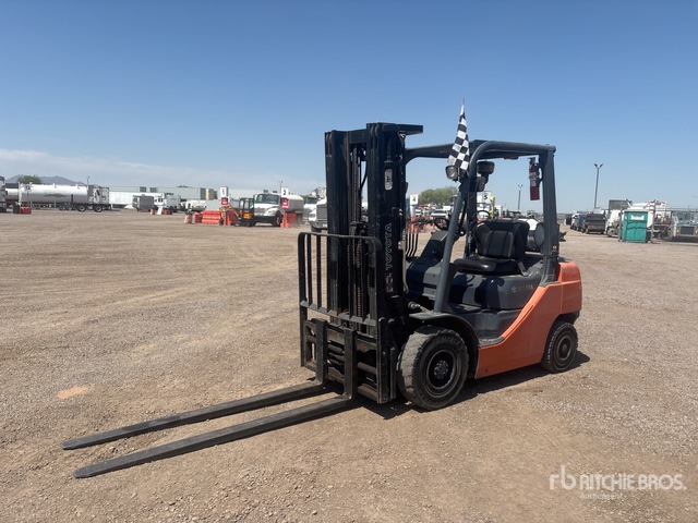 2015 Toyota 8FGU25 3400 lb Pneumatic Tire Forklift