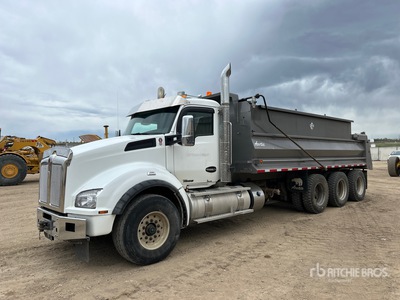 2018 Kenworth T880 8x6 Tri/A Dump Truck