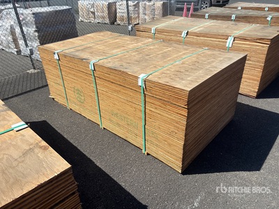 Quantity of (55) 4 ft x 8 ft فنير