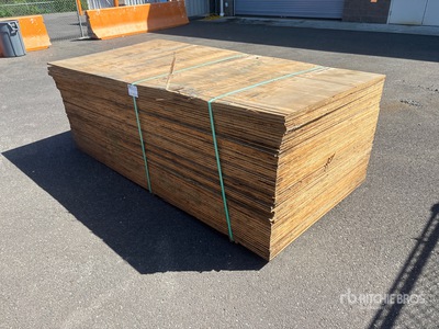 Quantity of (55) 4 ft x 8 ft فنير