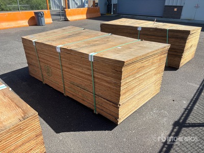 Quantity of (55) 4 ft x 8 ft فنير