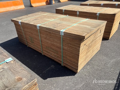 Quantity of (55) 4 ft x 8 ft فنير