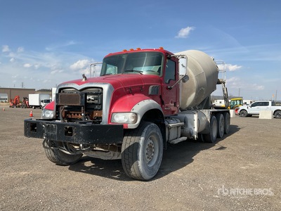 2015 Mack GU433 8x6 Granite Mixer Truck
