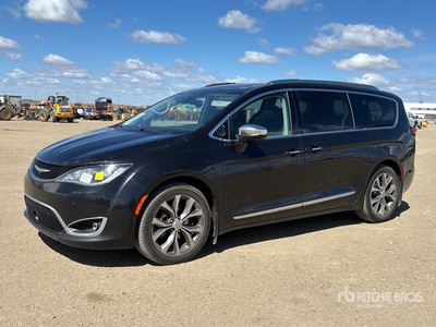 2017 Chrysler Pacifica Limited Automobile