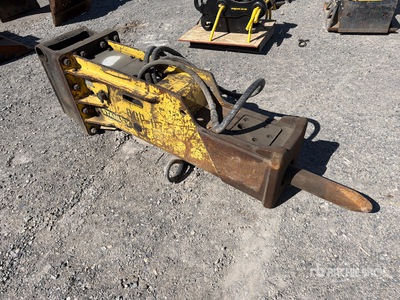 2015 Stanley MBX138 4 in Hydraulic Breaker