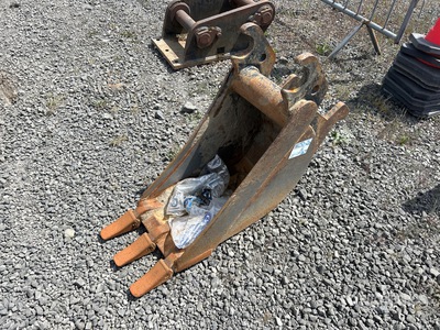 12.5 in Digging Excavator Bucket
