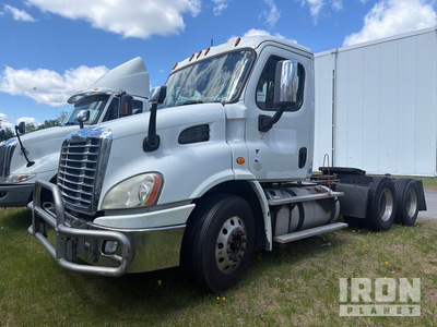 2016 Freightliner Cascadia 113 6x4 T/A Day Cab Truck Tractor