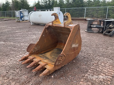 Brandt 41 in Q/C Digging Excavator Bucket - Fits John Deere 210