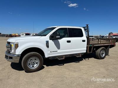 2019 Ford F-350 XLT 4x4 Crew Cab Flatbed Truck