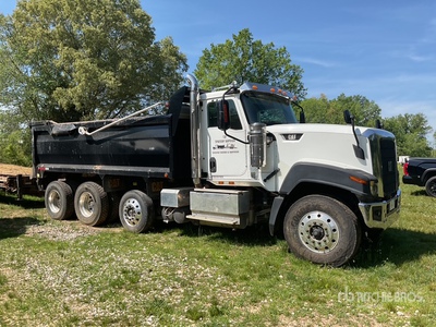2016 Cat CT660L SFA 8x4 Tri/A Dump Truck