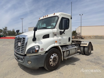 2016 Freightliner Cascadia 113 4x2 S/A Day Cab Truck Tractor