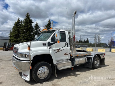 2006 GMC C5500 4x4 Versatile Hauler Truck
