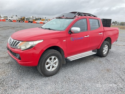 2016 Mitsubishi L200 4x4 Crew Cab Camioneta / Pickup