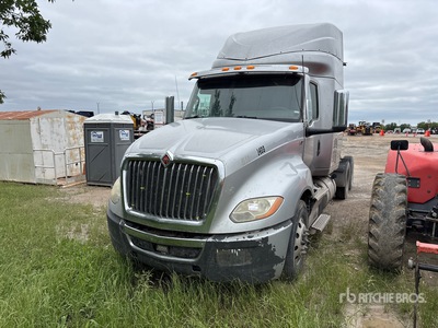 2018 International LT62F 6x4 Sleeper Truck Tractor