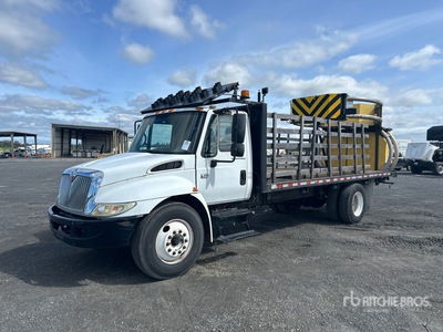 2004 International 4300 4x2 Camión atenuador